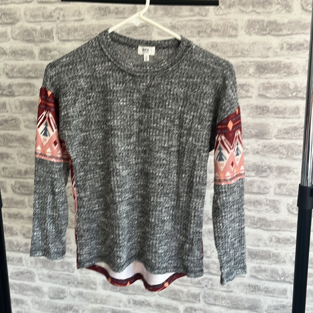 BKE girls long sleeve lightweight shirt. Size L